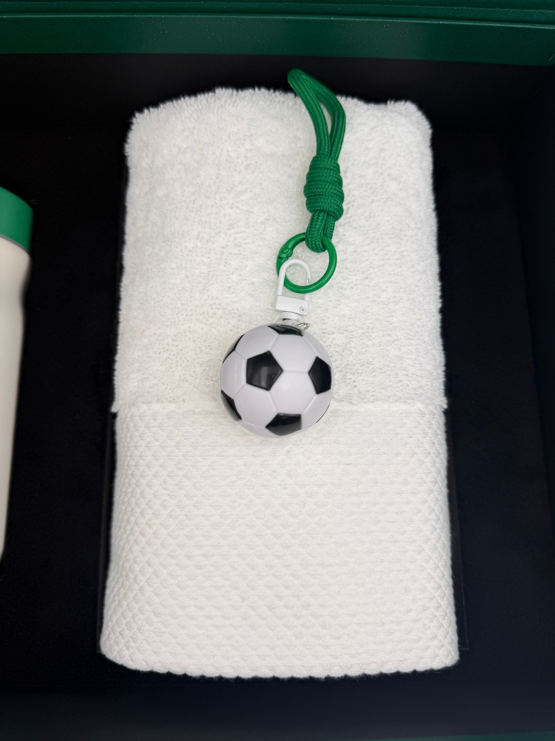soccer-sports-gift-set-green-box-water-bottle-towel